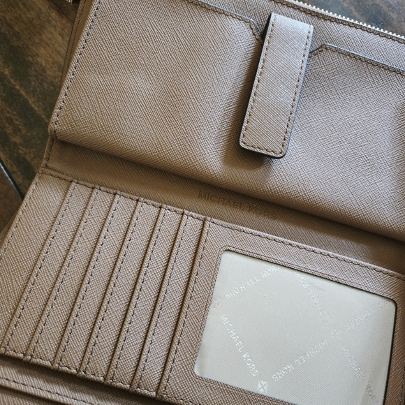 Michael Kors Jet Set Travel Large Double Zip Phone Wallet Wristlet Brown Luggage - Picture 9 of 12